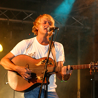 http://www.rooilive.nl/wp-content/uploads/2023/02/RooiLive-Brian-Cristopher-320x320-1.jpg